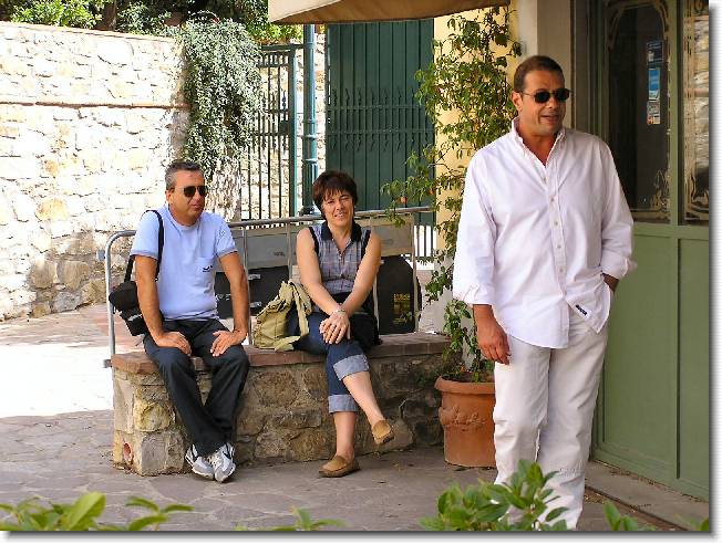 Clicca per scorrere le foto originali ingrandite