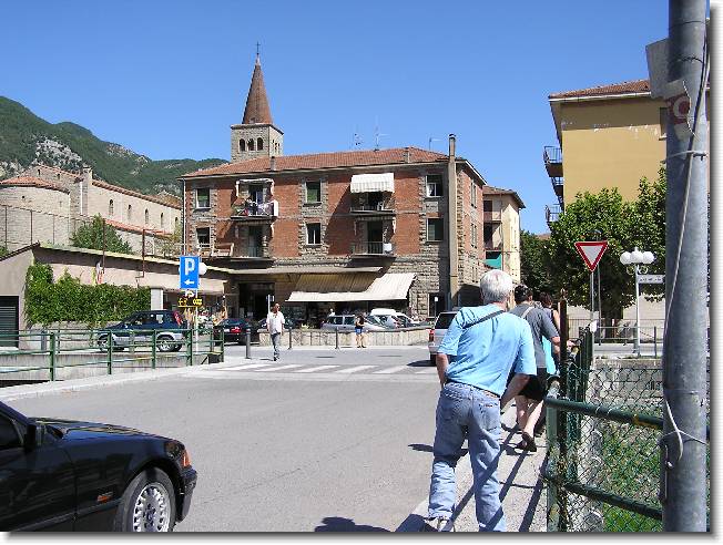 Clicca per scorrere le foto originali ingrandite