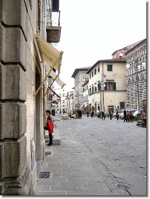 Clicca per scorrere le foto originali ingrandite
