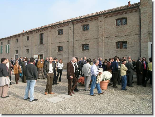 Clicca per scorrere le foto originali ingrandite