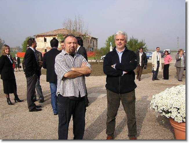 Clicca per scorrere le foto originali ingrandite