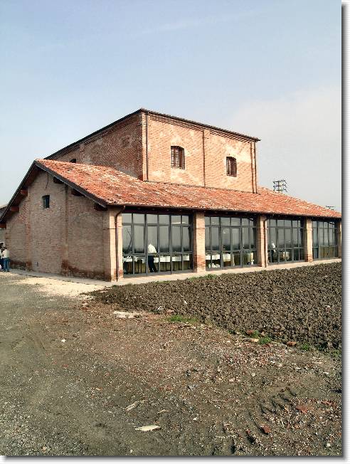 Clicca per scorrere le foto originali ingrandite