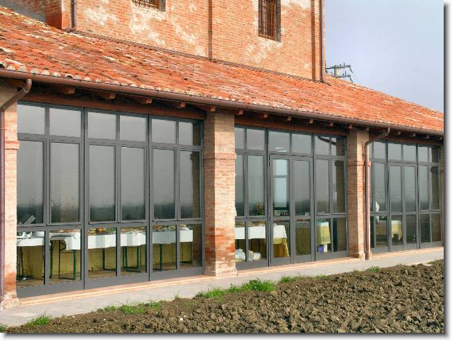 Clicca per scorrere le foto originali ingrandite