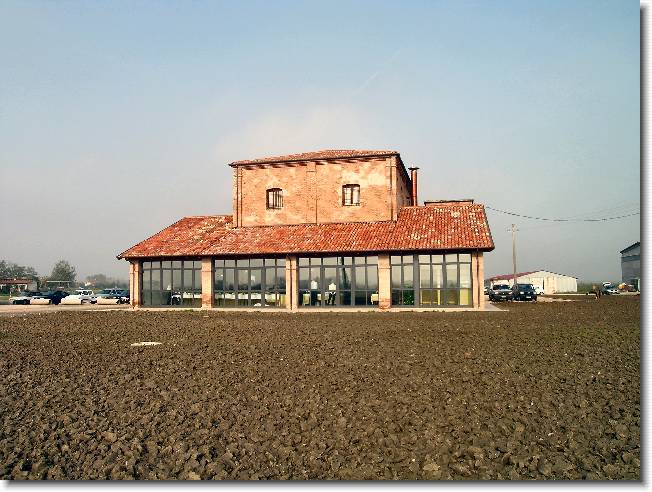 Clicca per scorrere le foto originali ingrandite