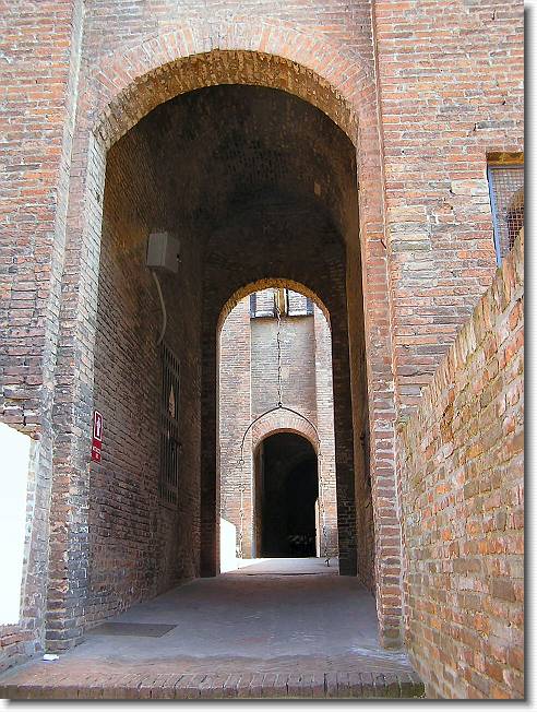 Clicca per scorrere le foto originali ingrandite