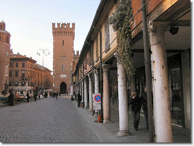 Clicca per scorrere le foto originali ingrandite