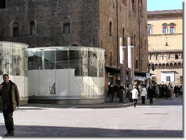 Clicca per scorrere le foto originali ingrandite