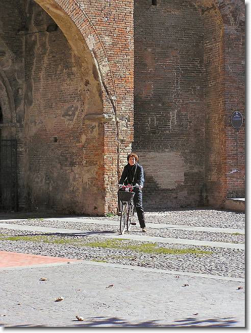Clicca per scorrere le foto originali ingrandite