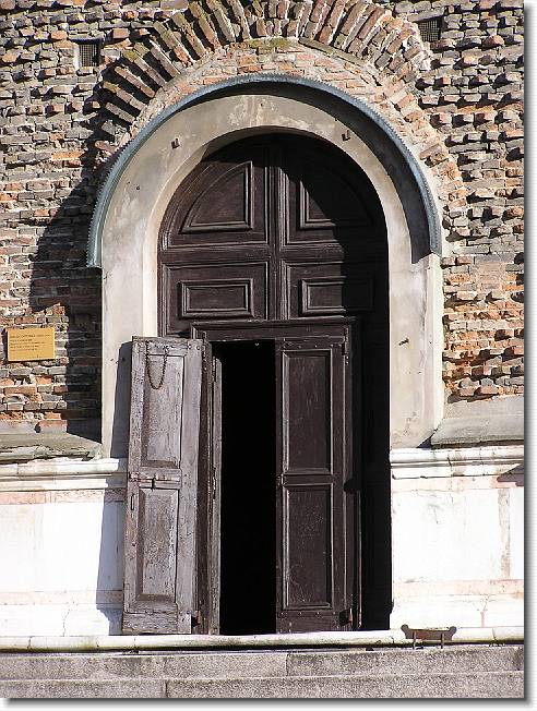 Clicca per scorrere le foto originali ingrandite