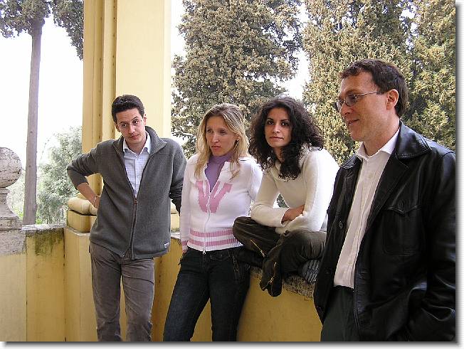 Clicca per scorrere le foto originali ingrandite