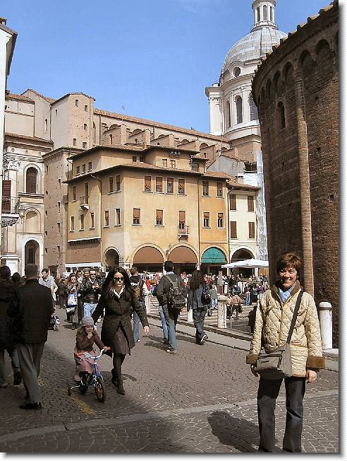 Clicca per scorrere le foto originali ingrandite