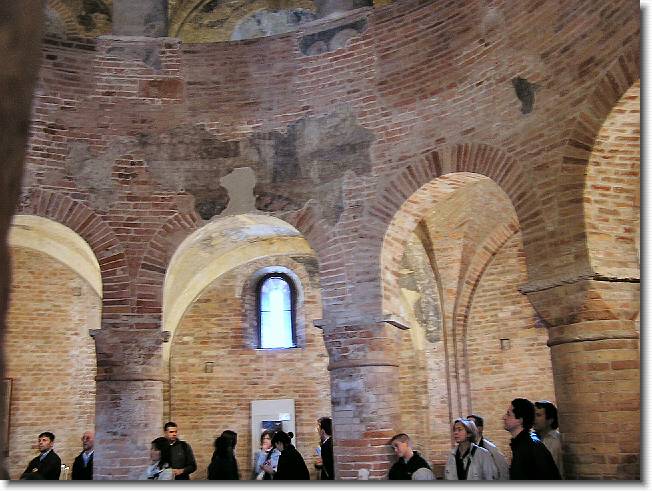 Clicca per scorrere le foto originali ingrandite