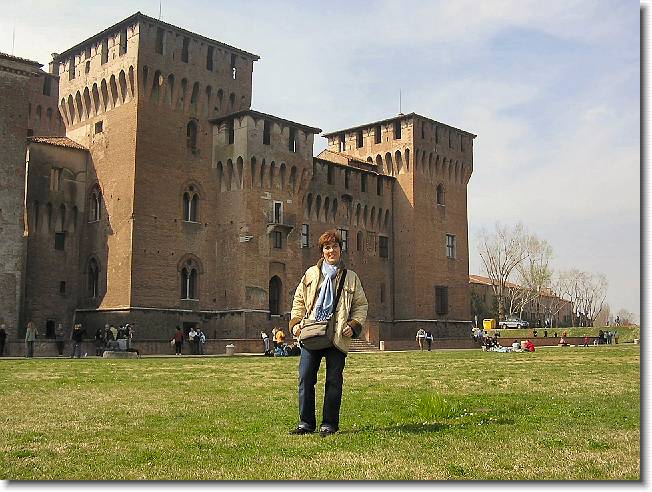Clicca per scorrere le foto originali ingrandite