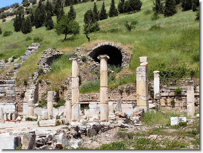 Clicca per scorrere le foto originali ingrandite