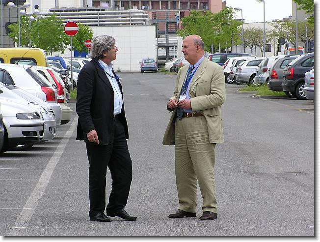 Clicca per scorrere le foto originali ingrandite