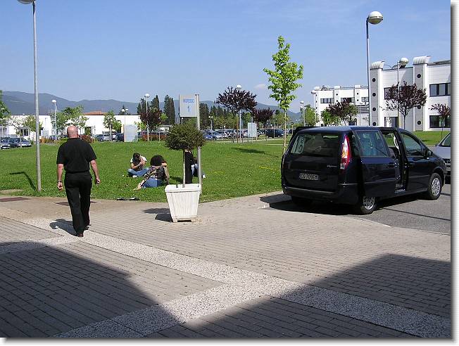 Clicca per scorrere le foto originali ingrandite