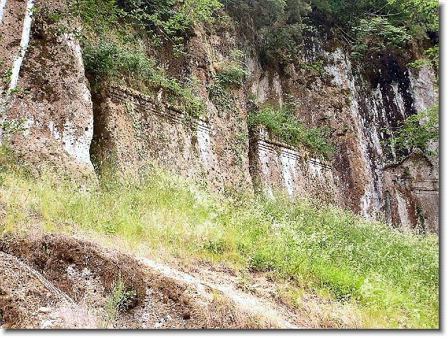 Clicca per scorrere le foto originali ingrandite