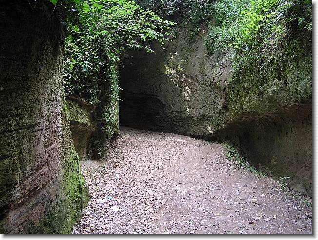 Clicca per scorrere le foto originali ingrandite