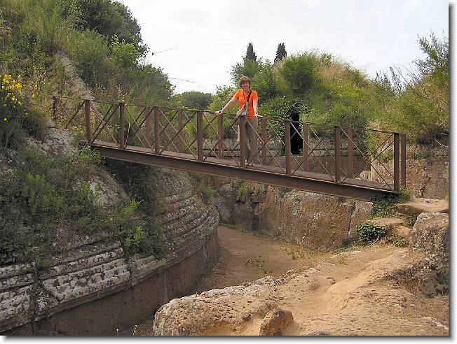 Clicca per scorrere le foto originali ingrandite