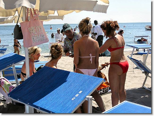 Clicca per scorrere le foto originali ingrandite