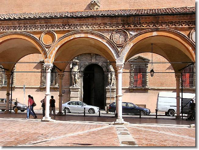 Clicca per scorrere le foto originali ingrandite