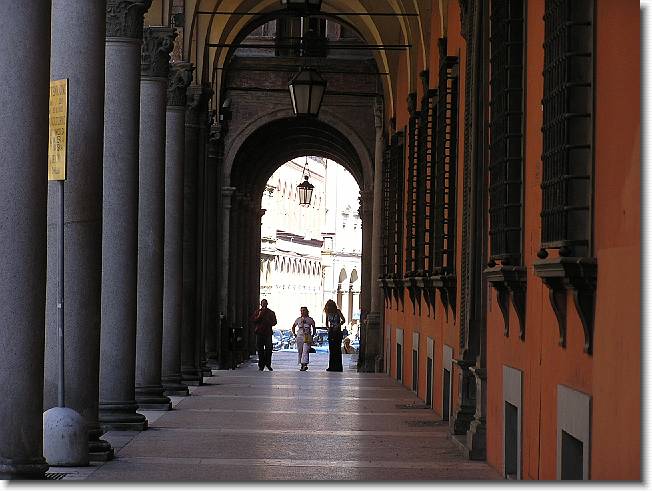 Clicca per scorrere le foto originali ingrandite