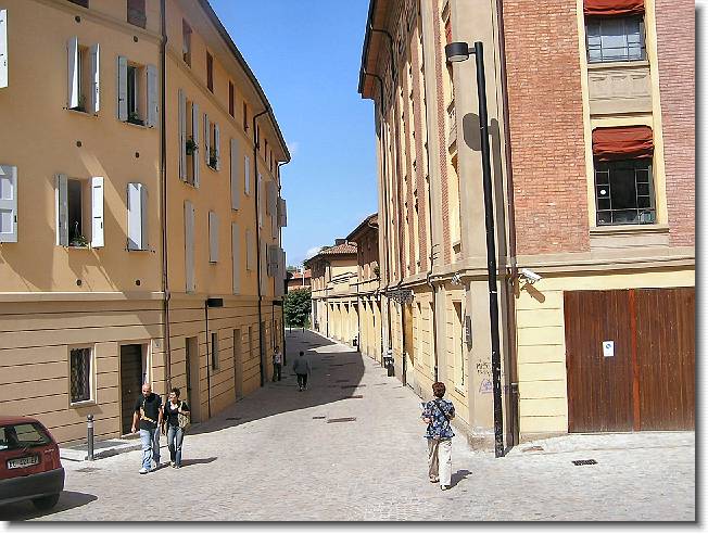 Clicca per scorrere le foto originali ingrandite