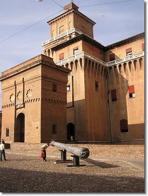 Clicca per scorrere le foto originali ingrandite