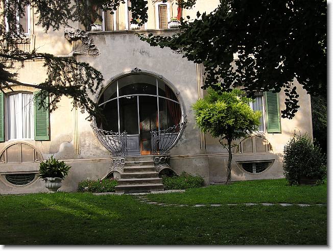 Clicca per scorrere le foto originali ingrandite