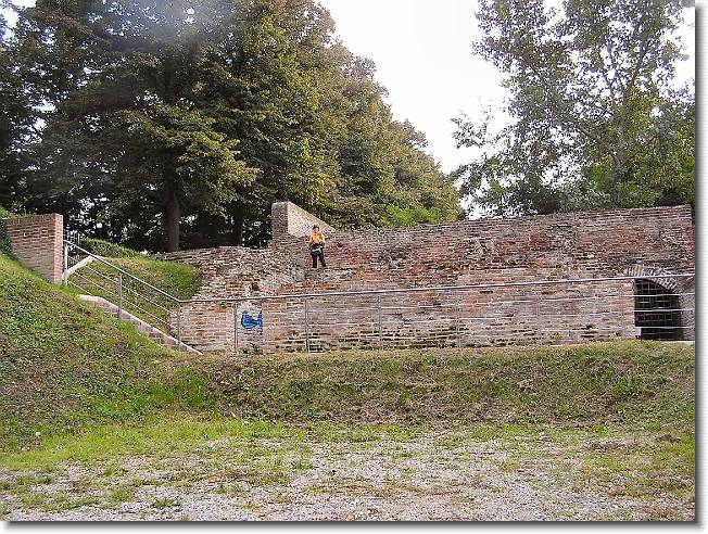 Clicca per scorrere le foto originali ingrandite