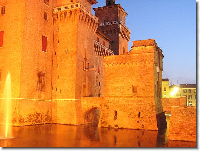 Clicca per scorrere le foto originali ingrandite