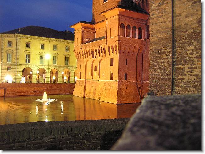 Clicca per scorrere le foto originali ingrandite