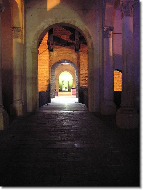 Clicca per scorrere le foto originali ingrandite