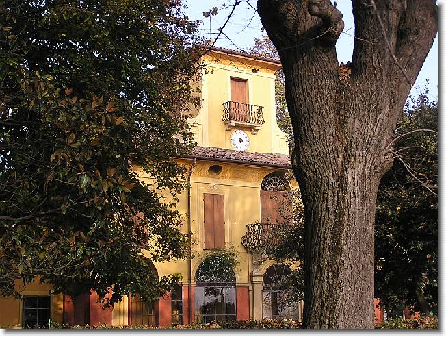 Clicca per scorrere le foto originali ingrandite