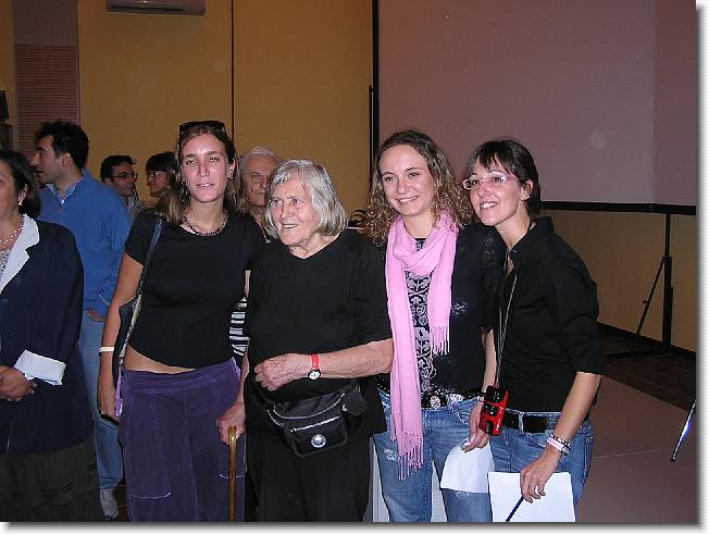 Clicca per scorrere le foto originali ingrandite