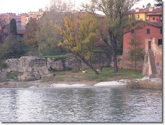 Clicca per scorrere le foto originali ingrandite