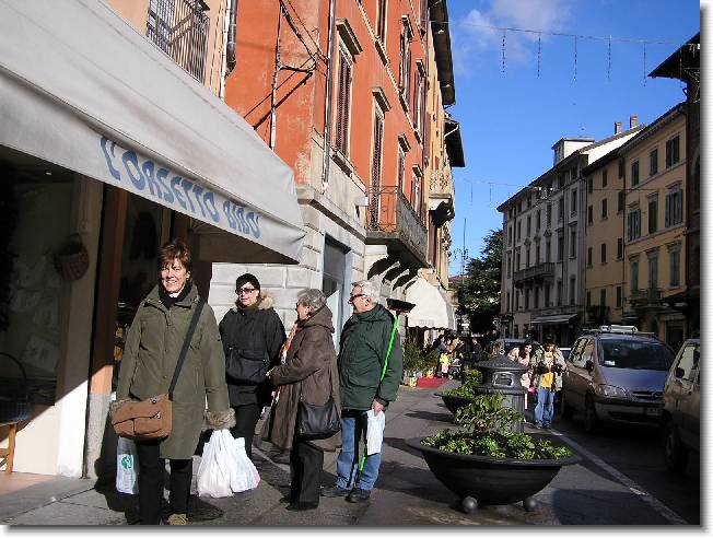 Clicca per scorrere le foto originali ingrandite