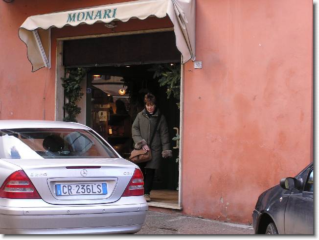 Clicca per scorrere le foto originali ingrandite