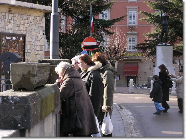Clicca per scorrere le foto originali ingrandite