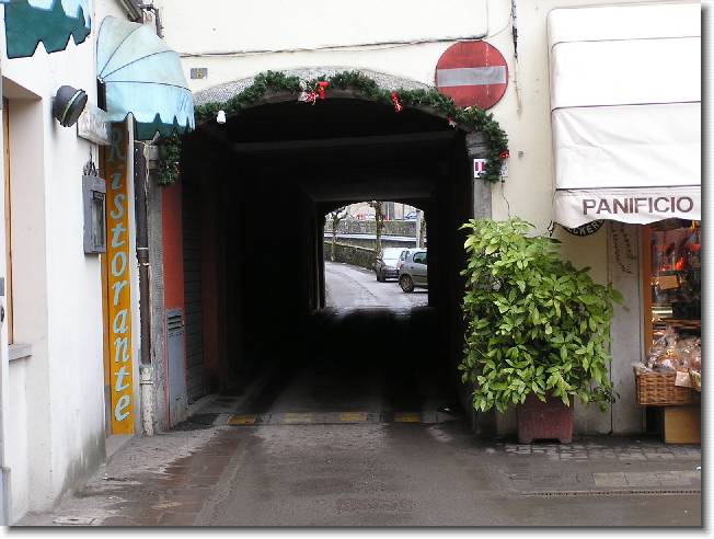 Clicca per scorrere le foto originali ingrandite