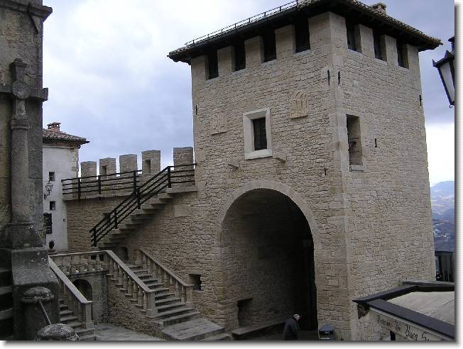 Clicca per scorrere le foto originali ingrandite