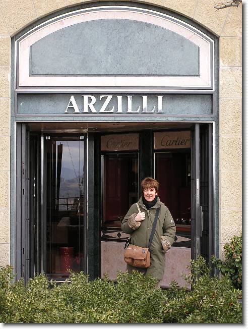 Clicca per scorrere le foto originali ingrandite