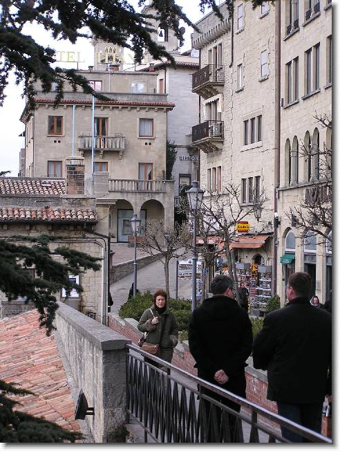 Clicca per scorrere le foto originali ingrandite