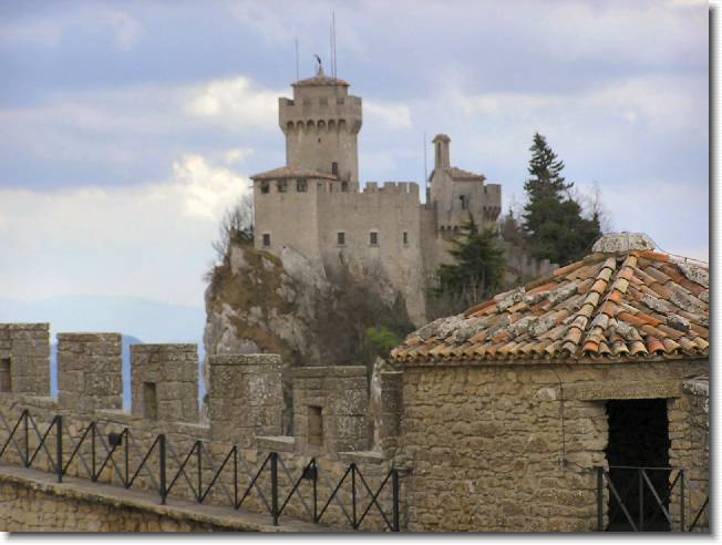 Clicca per scorrere le foto originali ingrandite