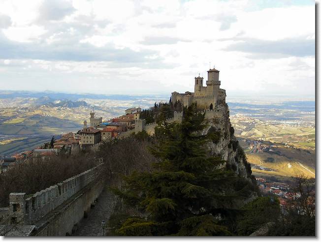 Clicca per scorrere le foto originali ingrandite