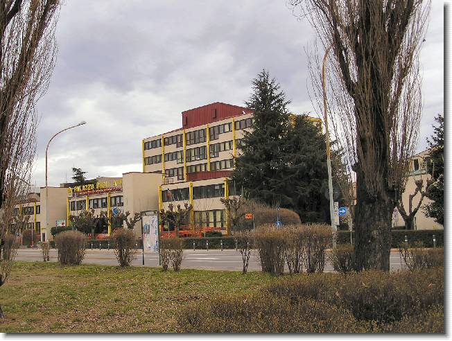 Clicca per scorrere le foto originali ingrandite