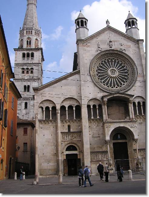 Clicca per scorrere le foto originali ingrandite