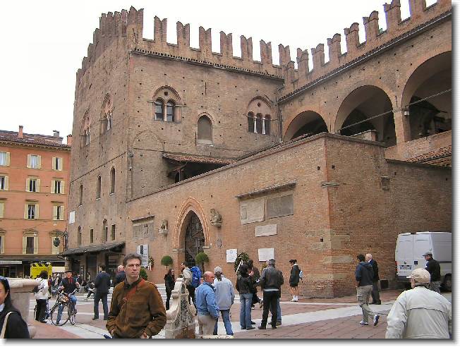 Clicca per scorrere le foto originali ingrandite