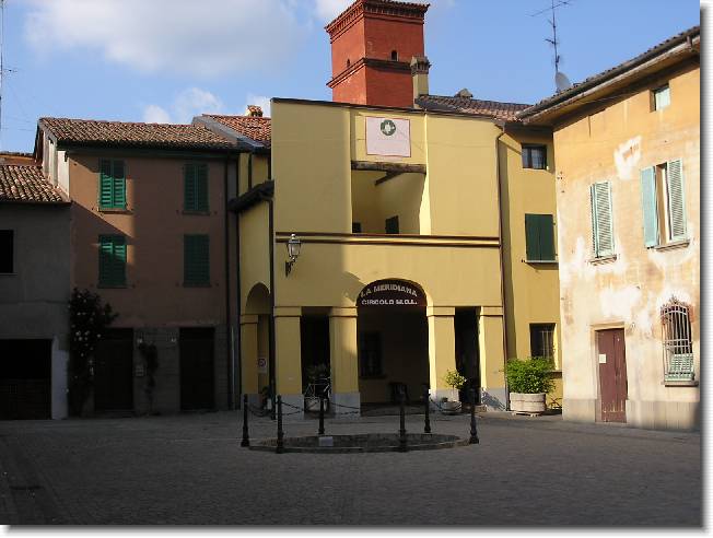 Clicca per scorrere le foto originali ingrandite