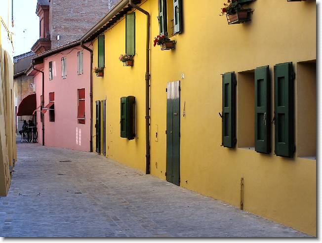 Clicca per scorrere le foto originali ingrandite